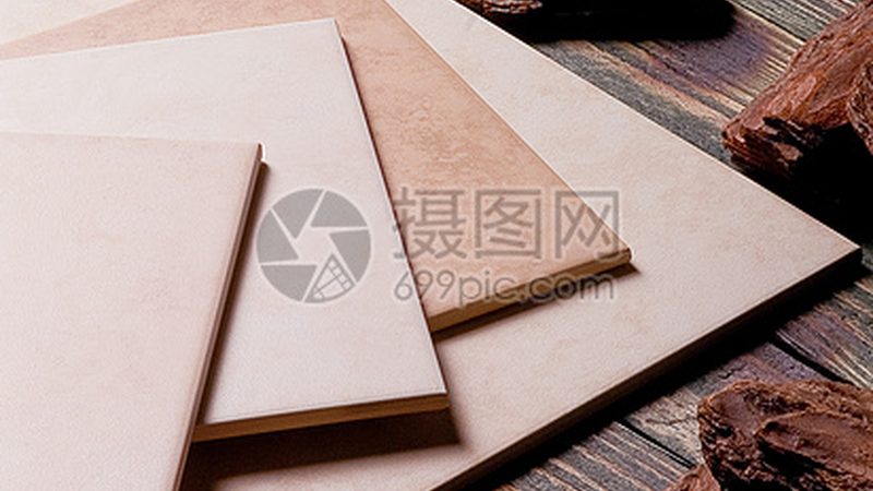 以下是一线品牌的客厅瓷砖推荐：